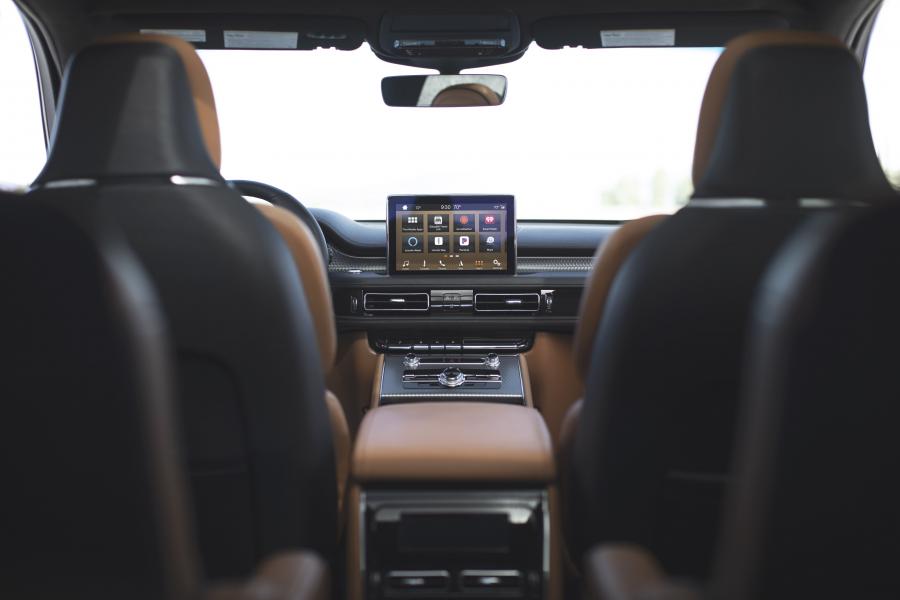 Интерьер Lincoln Aviator Black Label 2019 года  (фото 13 из 48)